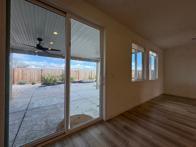 Building Photo - Beautiful Single Story in Lincoln! 4 Bedro...