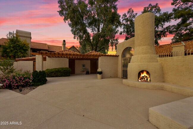 Building Photo - 4901 E Kelton Ln