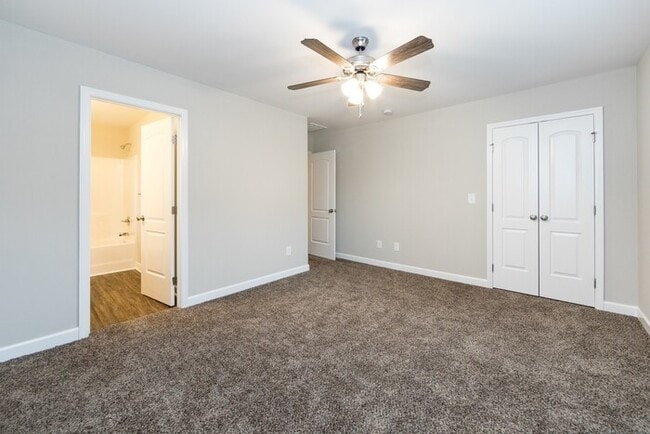 Building Photo - Beautiful 3BD/2.5BA Duplex Home!