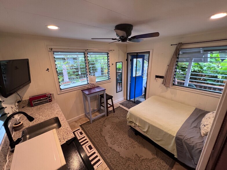 Building Photo - 324B Kalama St