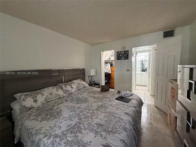 Building Photo - 4550 NW 9th St