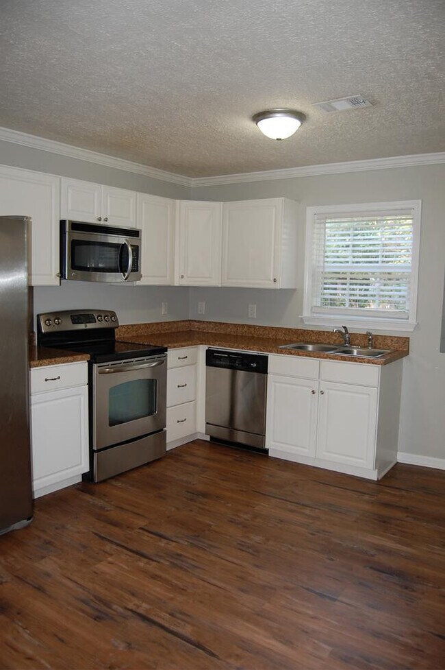 Building Photo - 111 Smallridge St