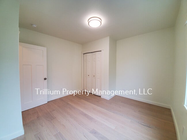 Building Photo - 3041 SE Salmon St