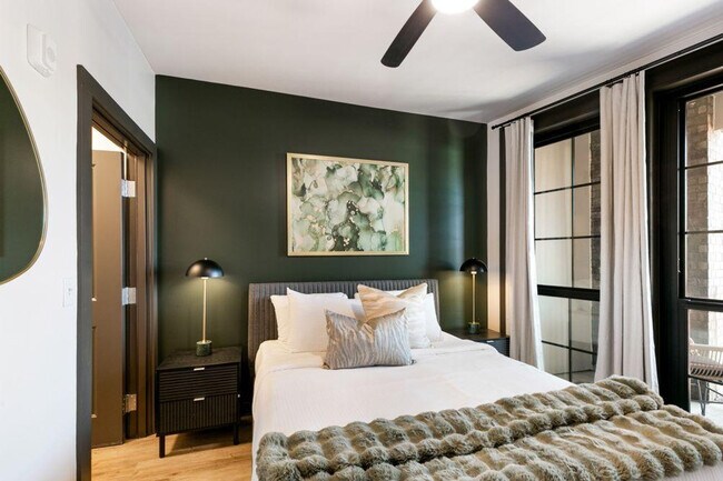 Building Photo - 611 Commerce St