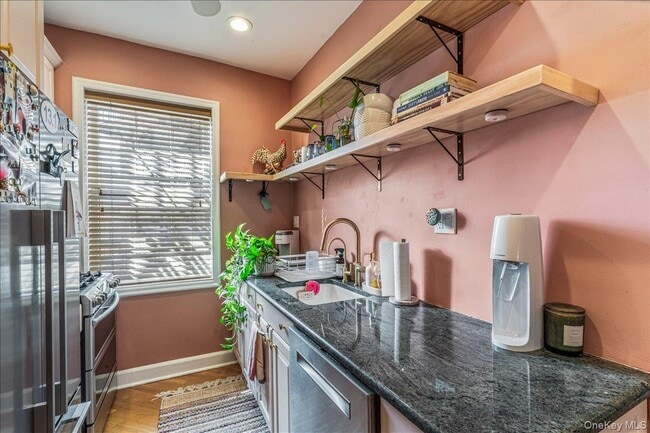 Building Photo - 38-30 Douglaston Pkwy