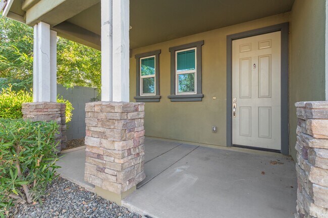 Building Photo - 2327 S Wycliff Cir