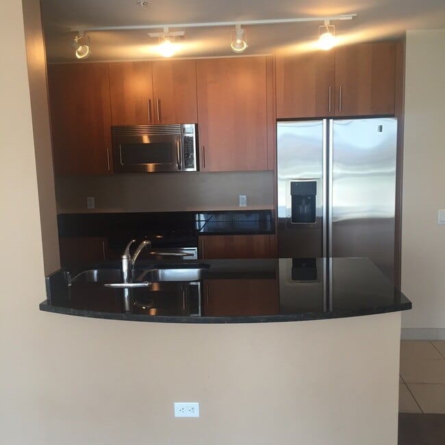 Building Photo - Highly Upgraded 2 BR Condo at Allure!
