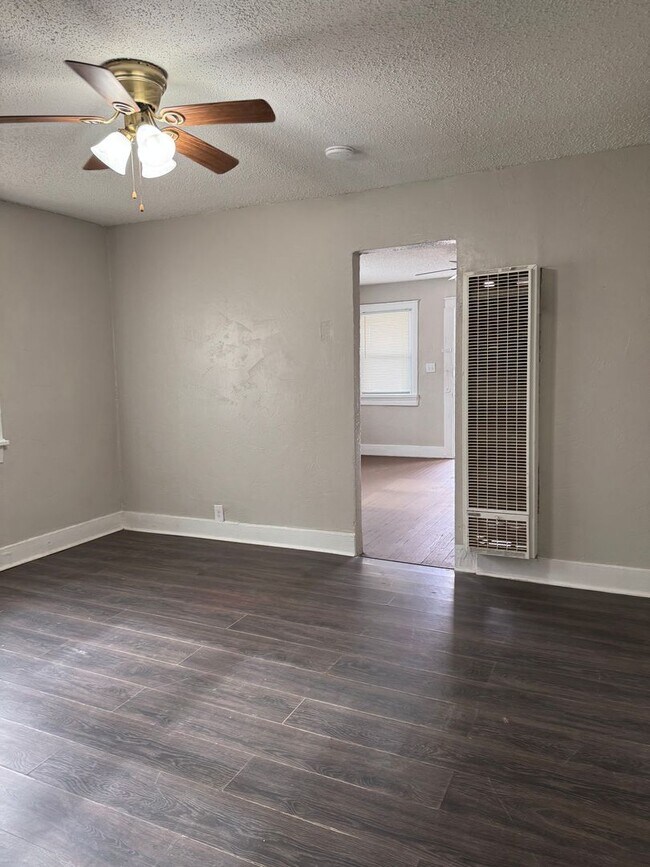 Building Photo - 702 N Buchanan St