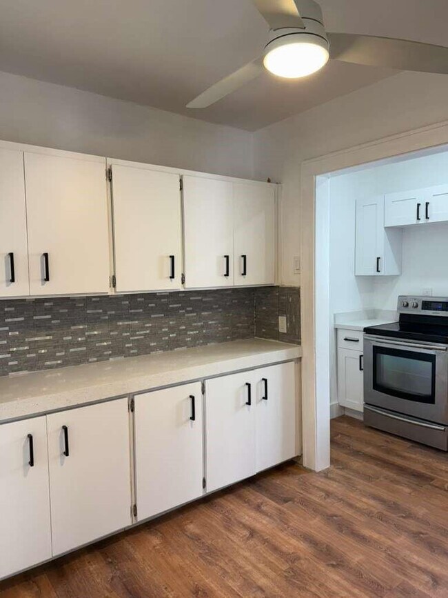 Building Photo - 817 Tyler St