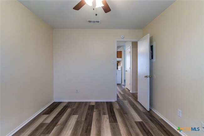 Building Photo - 1601 Benttree Dr