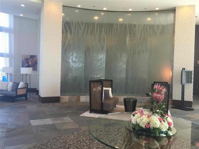 Building Photo - 2641 N Flamingo Rd