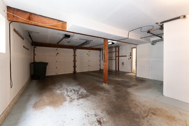 Building Photo - 12647 SE 54th St