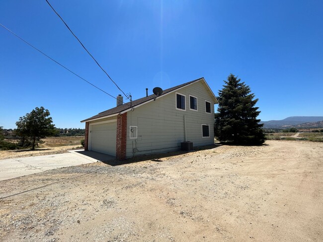 Building Photo - RENNOVATED 4 BED HOME