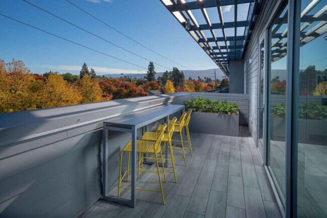 Building Photo - 398 Ortega Ave