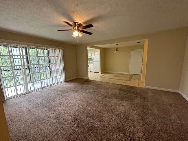 Building Photo - Spacious 3Bed/2Bath Condo in Colonial Point!