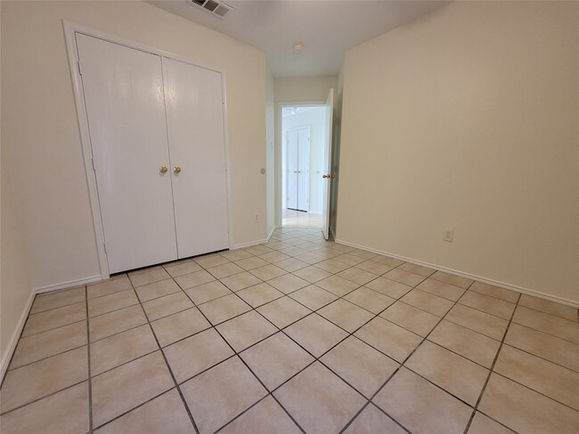 Building Photo - 108 Roosevelt Ct