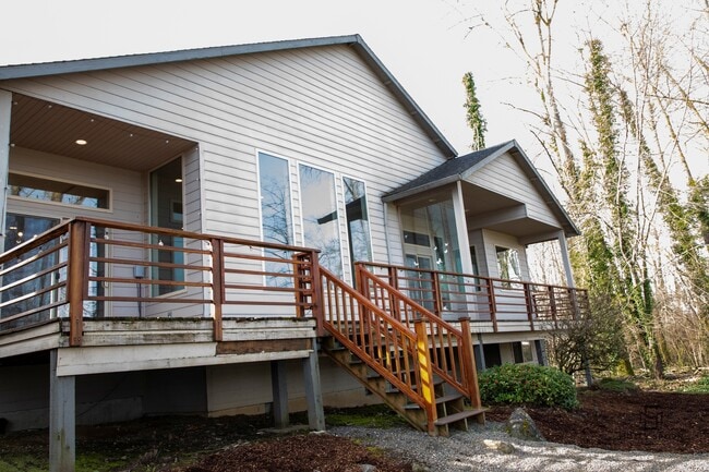 Building Photo - 20375 NE Lakeside Dr