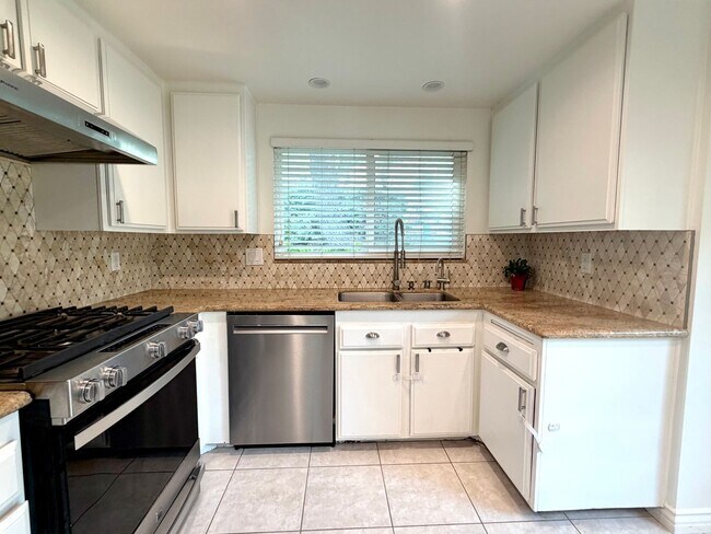 Building Photo - 5708 Camelia Ln