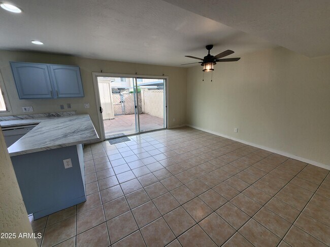 Building Photo - 4569 S Mill Ave