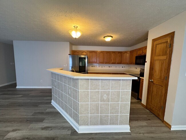 Building Photo - 684 Hummingbird Ln