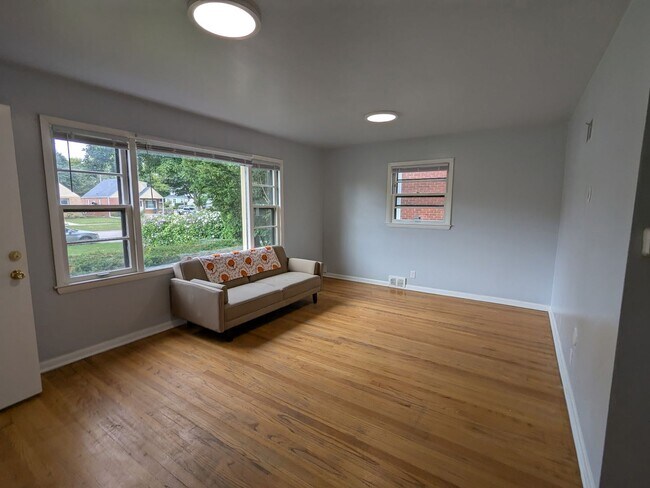 Building Photo - 5618n27M