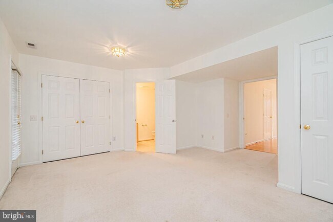 Building Photo - 2507 James Maury Dr