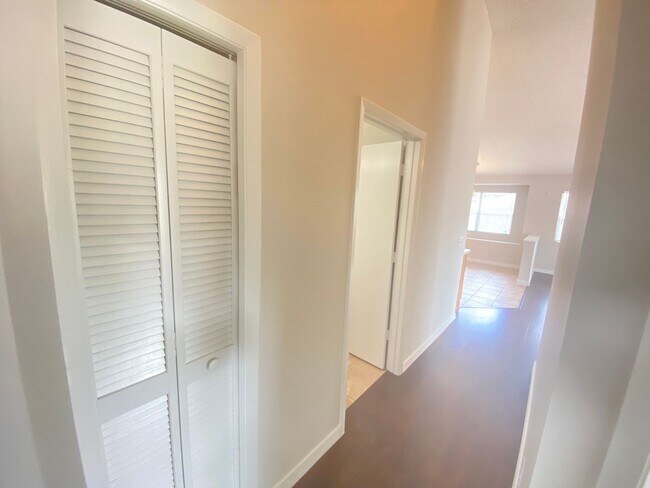 Building Photo - Lake Mary!  Ready to Move in!! Spacious 4/...