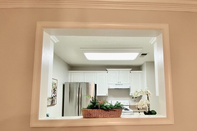 Building Photo - Super-Cute Condo!  First Floor - 1-Story - Fenced Patio - Storage - Pet Friendly!