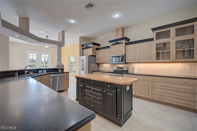 Building Photo - 638 Parkdale Blvd