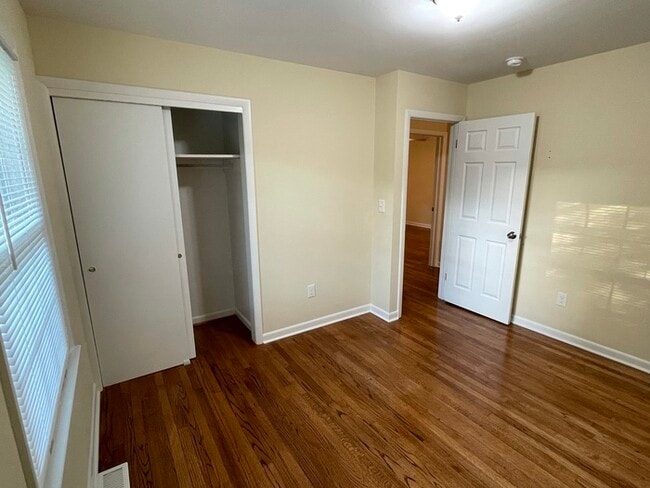 Building Photo - 406 Bryan St