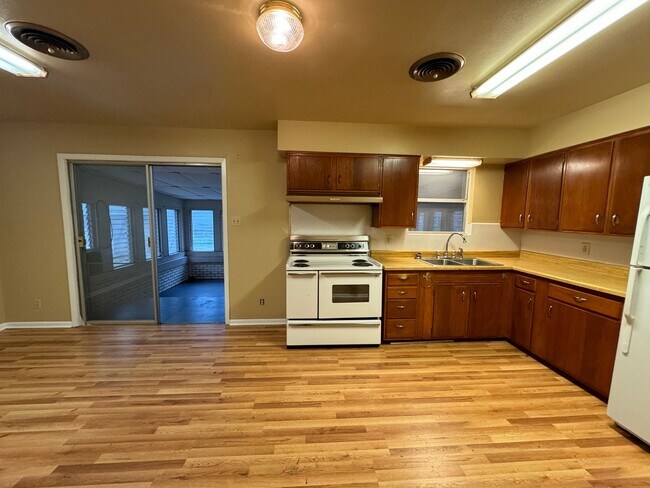 Building Photo - 2318 Mary Ln