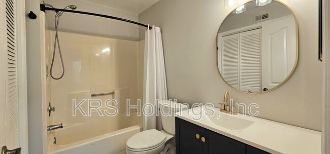 Building Photo - 9535 Bay Front Dr