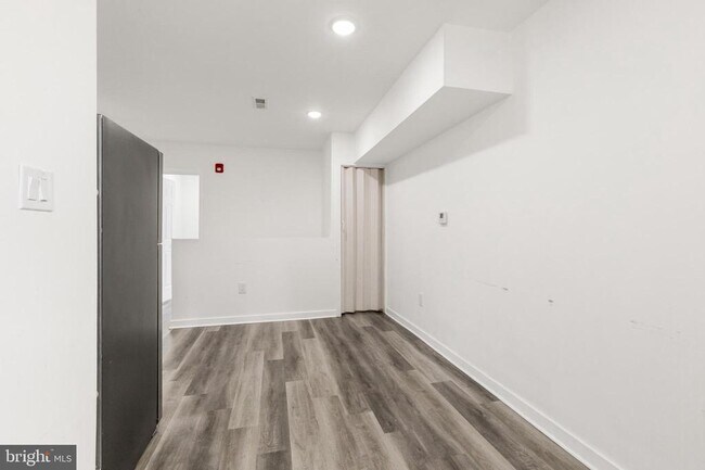 Building Photo - 2550 Kensington Ave