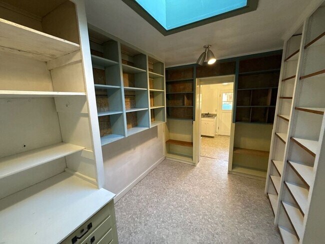 Building Photo - 1947 Marion St SE