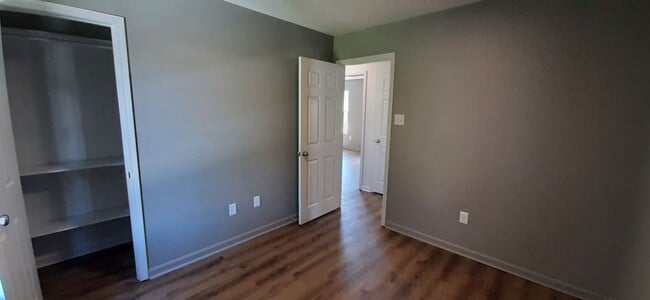 Building Photo - 426 Summer Dr