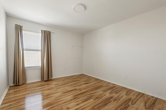 Building Photo - 2450 Keyhole Vw