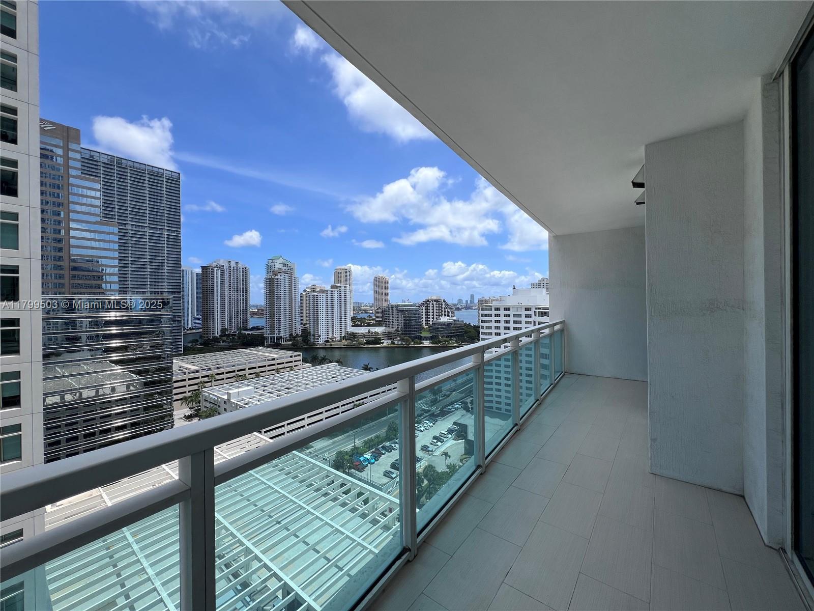 Building Photo - 950 Brickell Bay Dr