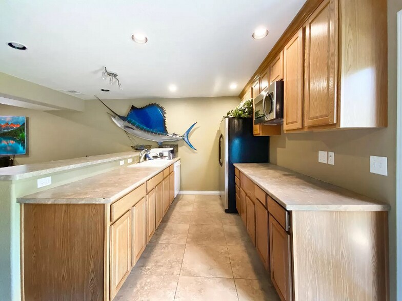 Building Photo - 12063 W 83rd Ln