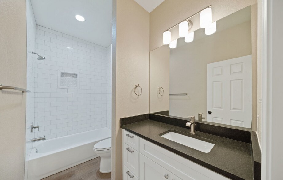 Building Photo - 521 Clearfield Dr