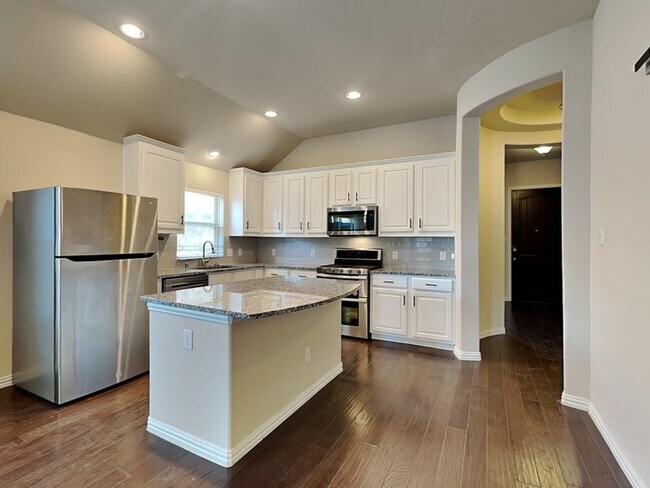 Building Photo - 816 Water Garden Cir