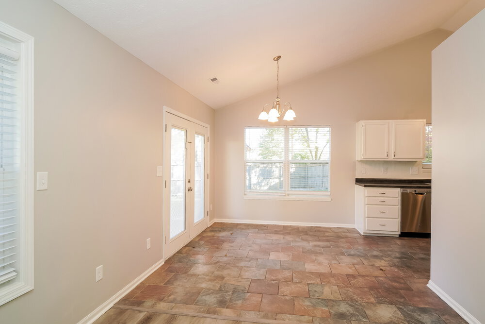 Building Photo - 6726 Oak Lake Dr
