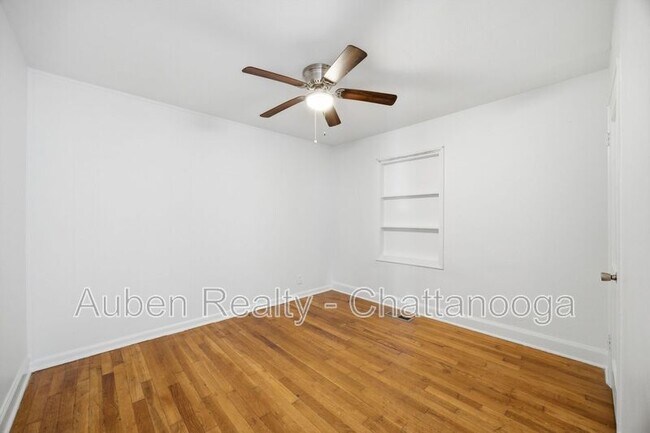 Building Photo - 3826 Kingwood Cir