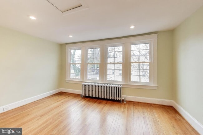 Building Photo - 628 Madison St NW