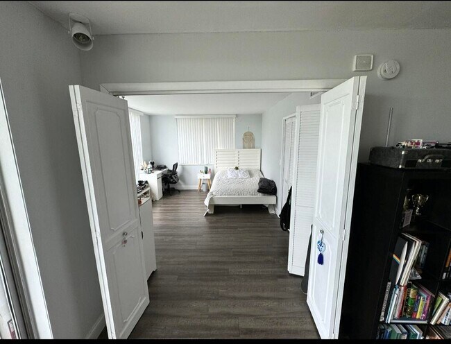 Building Photo - 3090 N Course Dr