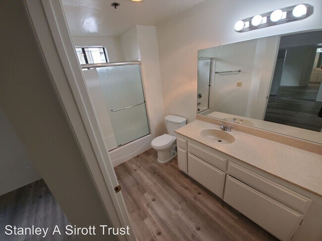 Building Photo - 1300 E California Ave