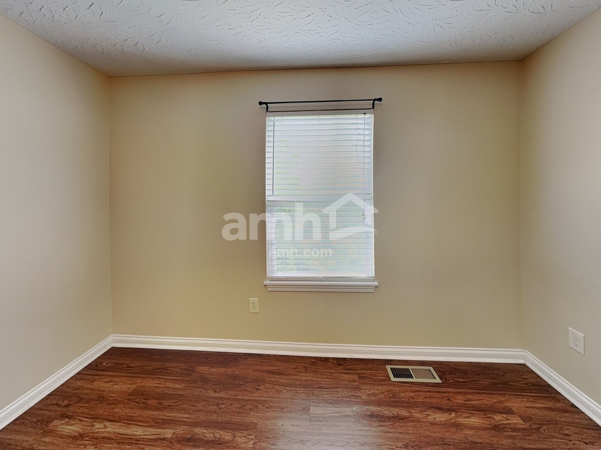 Building Photo - 2251 Custer Ln