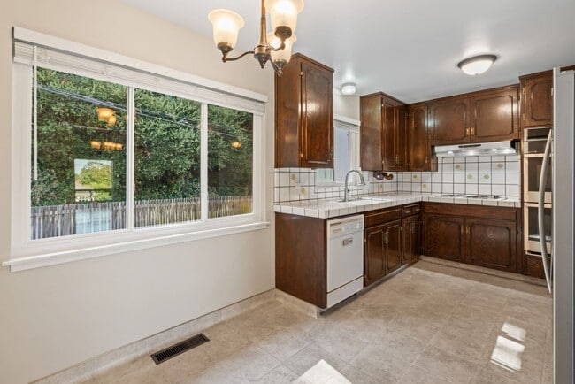 Building Photo - Single-Family Home Located in Peaceful Nei...