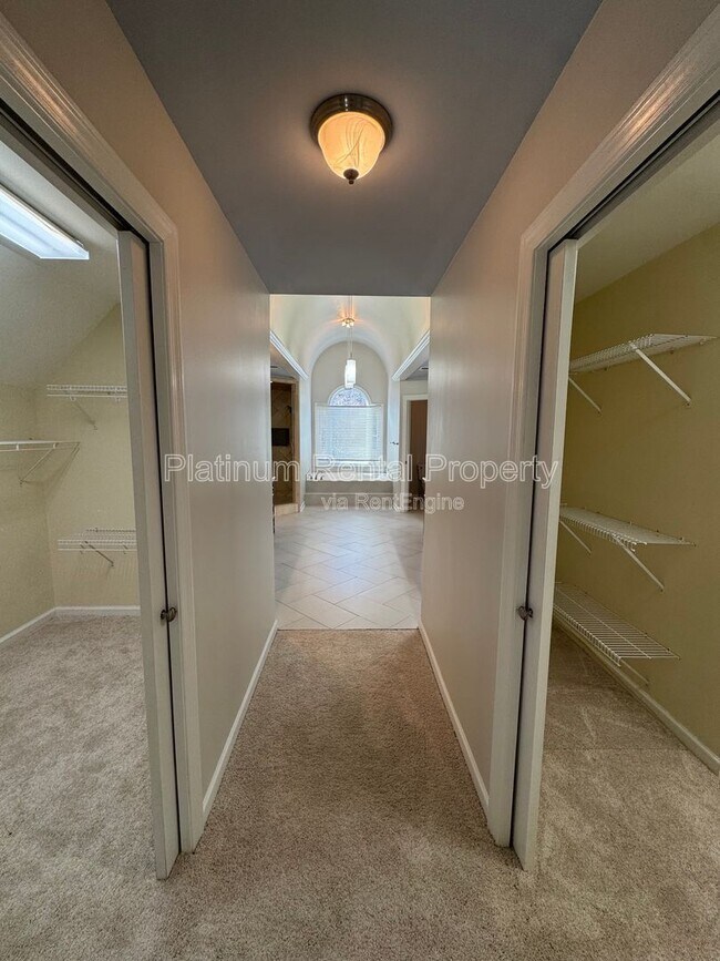 Building Photo - 425 Water Shadow Ln