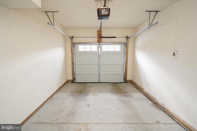 Building Photo - 439 Parkview Ct