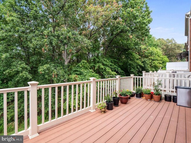 Building Photo - 1600 Regent Manor Ct